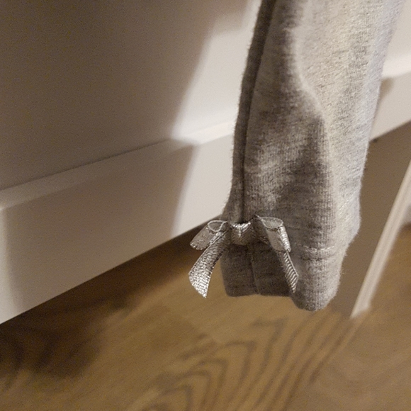 Calvin Klein 18mth girl long sleeve top w/ legging - Picture 3 of 5